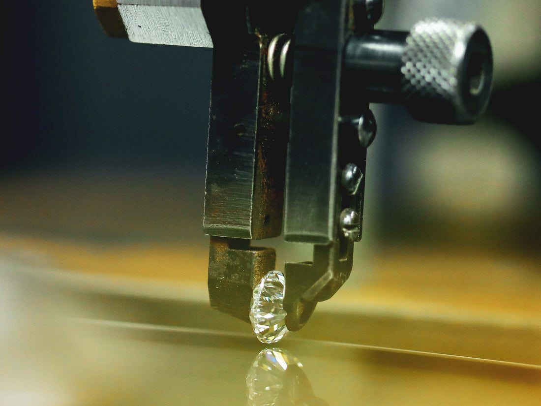 Diamant beim Schleifen in der Werkstatt